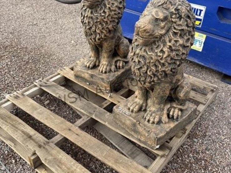 (2)-concrete-lion-statues-image-1