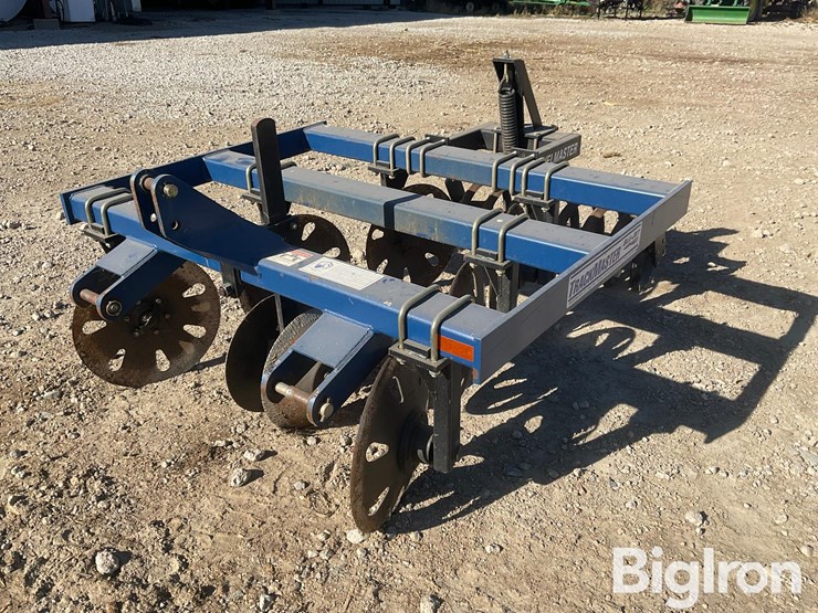 blu-jet-pivot-track-closer-image-1