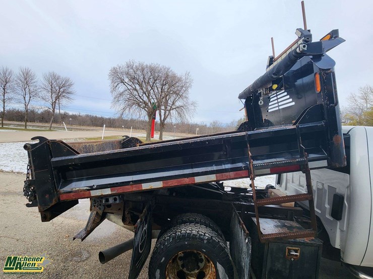 2013-chevrolet-silverado-3500hd-image-9