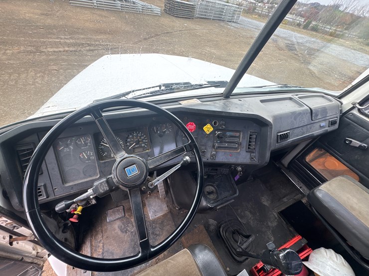 1993-white-270-image-11