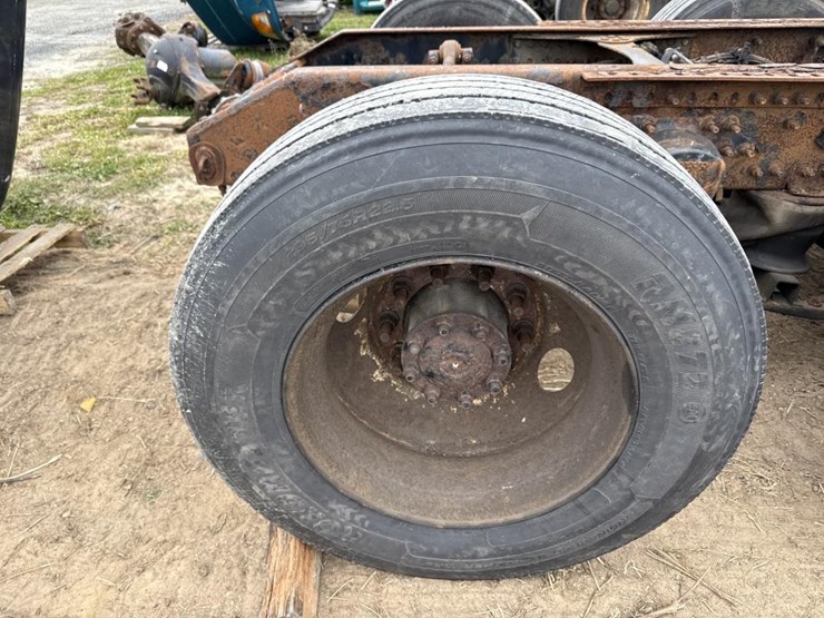 #3155-•-volvo-sleeper-cab-parts-semi-image-49