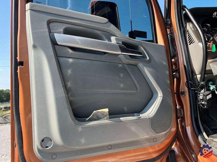 2016-kenworth-t880-image-58