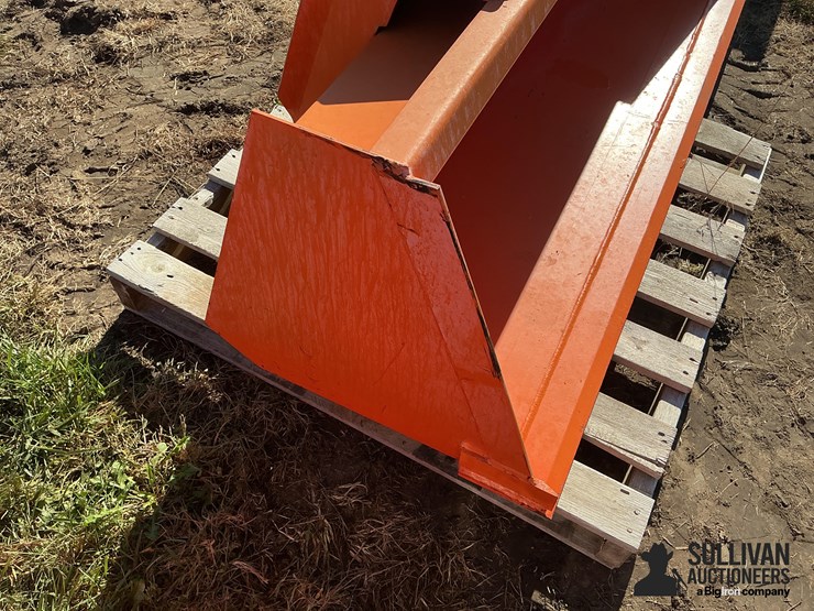 kubota-72"-material-bucket-image-10