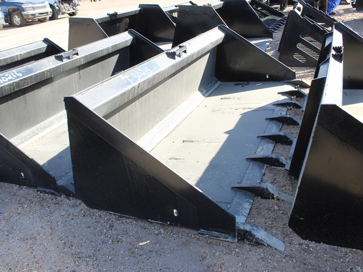 #30215-•-80in-low-profile-bucket-with-teeth-image-1