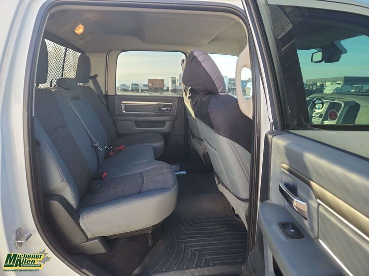 2017-dodge-2500-image-24