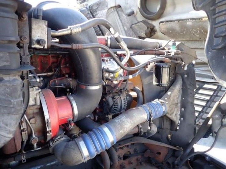 2010-freightliner-cascadia-t/a-hiway-tractor---day-image-33