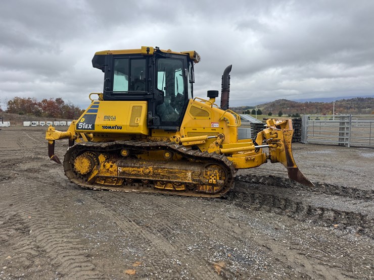 #1301-•-komatsu-d51x-crawler-dozer-image-1