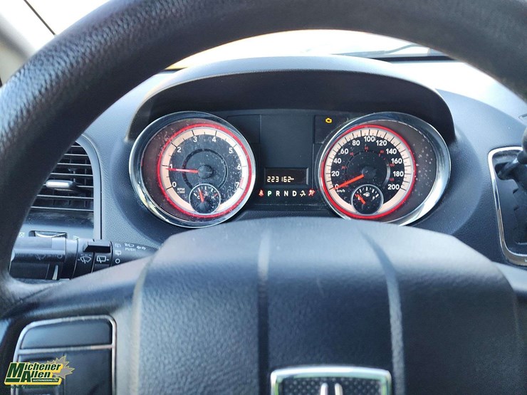 2013-dodge-grand-caravan-image-25