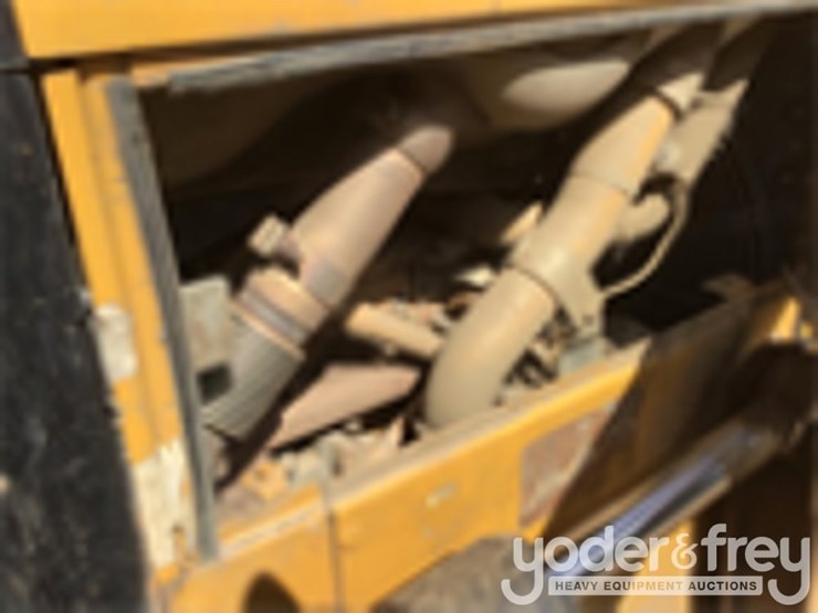 2016-caterpillar-d6n-lgp-image-8