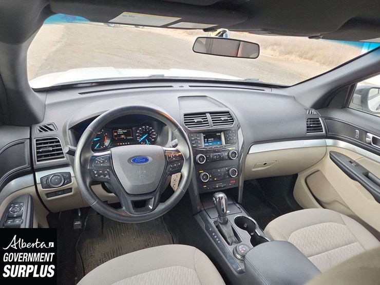 2018-ford-explorer-image-27