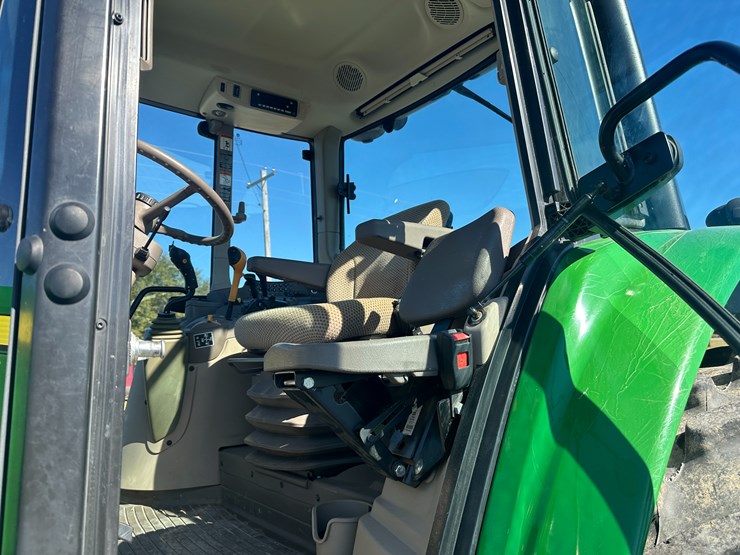 2013-john-deere-6140m-image-58