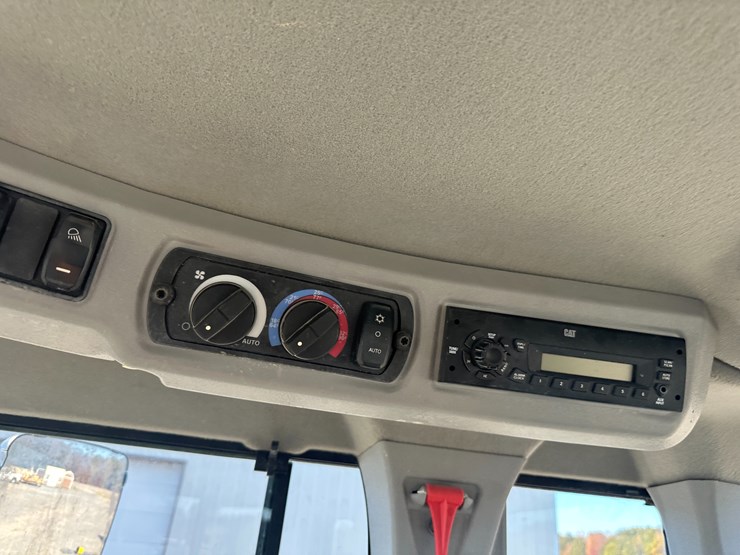 2016-caterpillar-926m-image-93