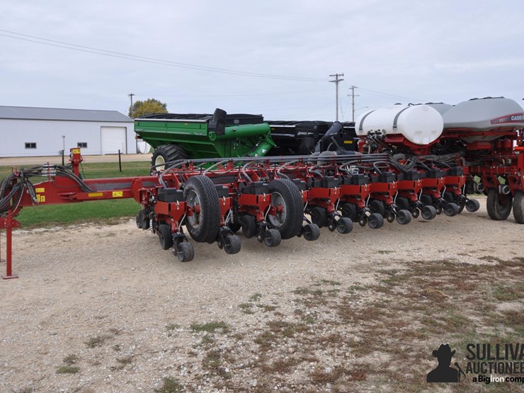 2014-case-ih-1255-image-1