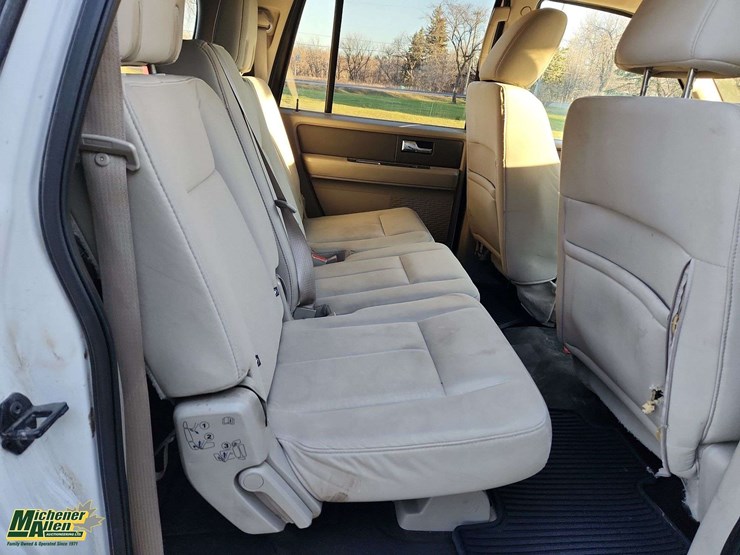 2014-ford-expedition-image-16