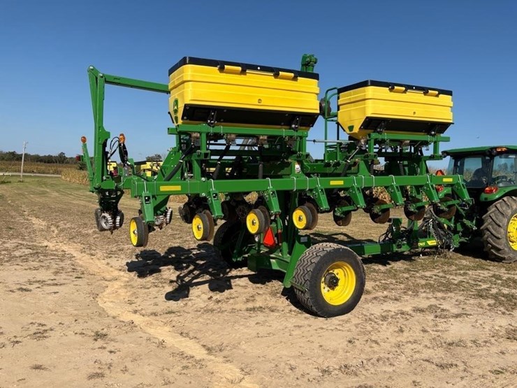 2023-john-deere-1745-image-4