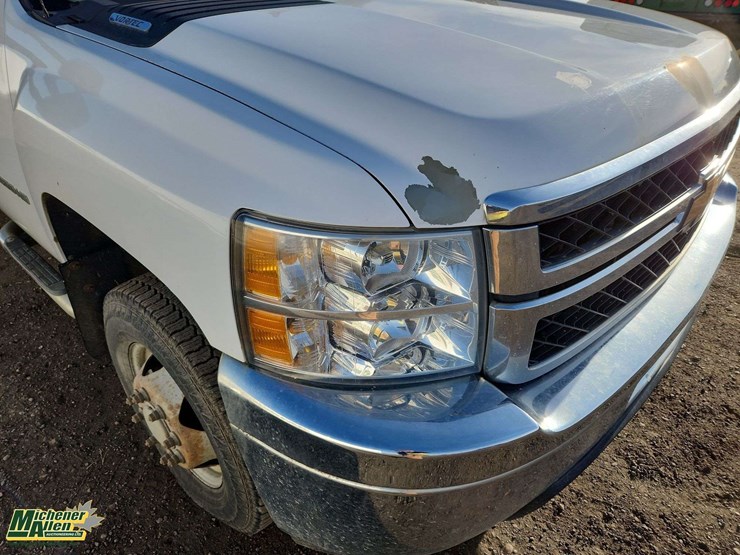 2013-chevrolet-silverado-3500hd-image-33