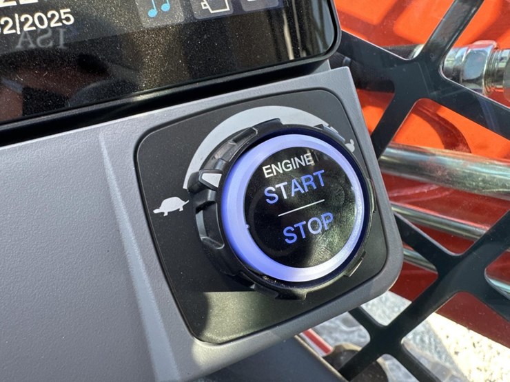 #5120-•-2025-kubota-svl-97-3-tracked-skid-steer-image-32