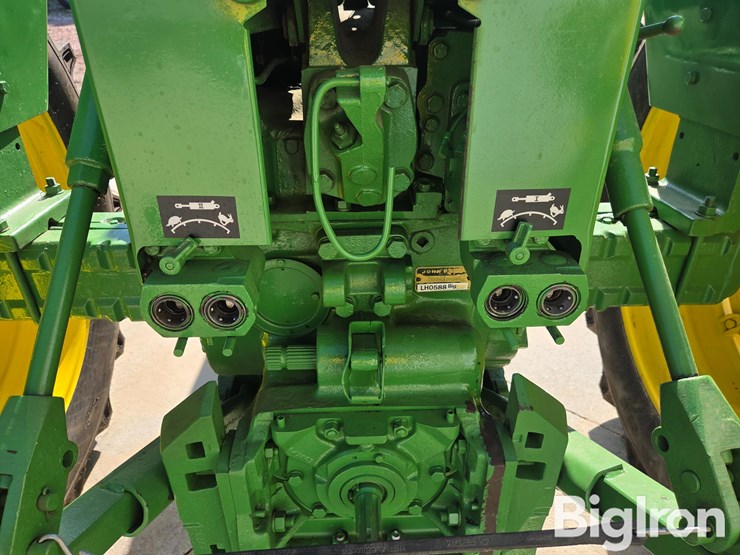 1972-john-deere-3020-image-12