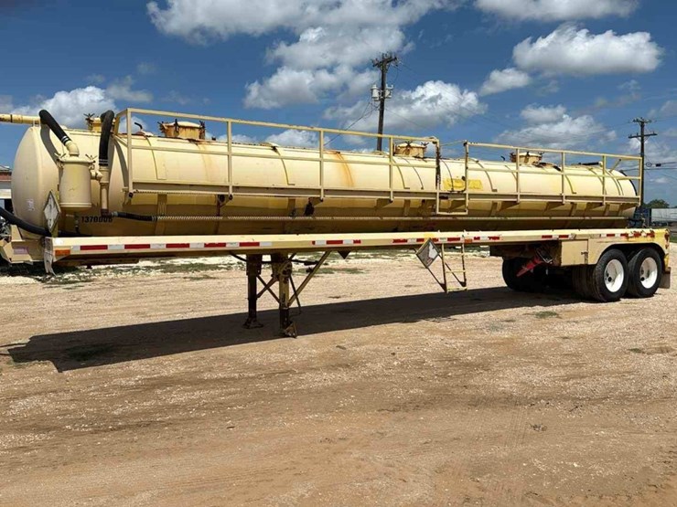 2008-v.e.-enterprises-130bbl-vac-trailer-image-2