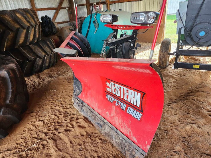 8.5'-western-v-blade-snowplow-image-2