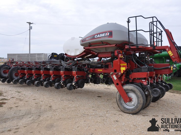 2014-case-ih-1255-image-7
