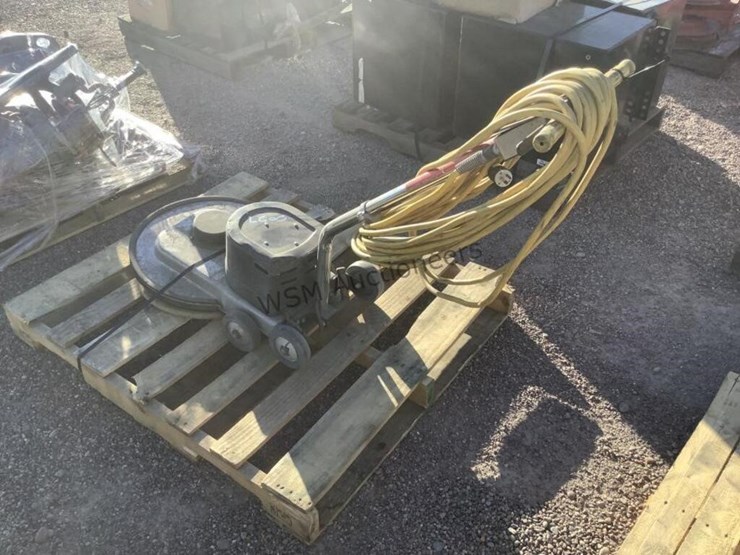 industrial-floor-scrubber-image-2