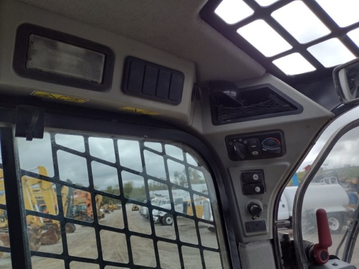 caterpillar-246d-image-7