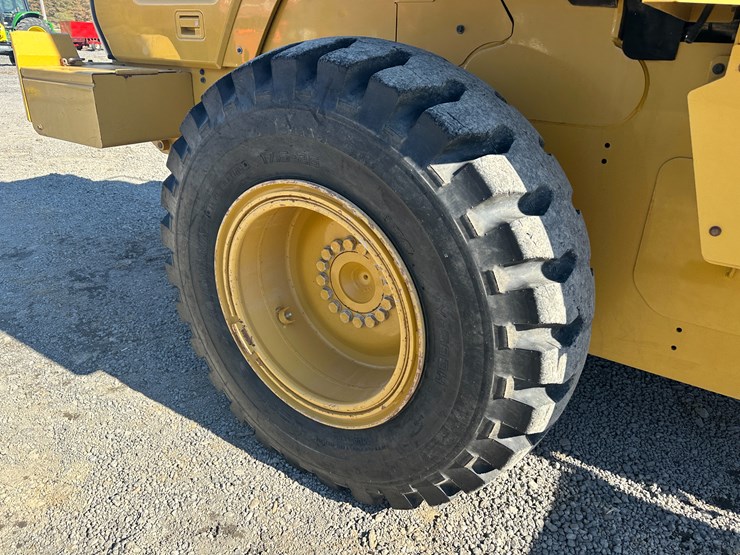 2016-caterpillar-926m-image-9