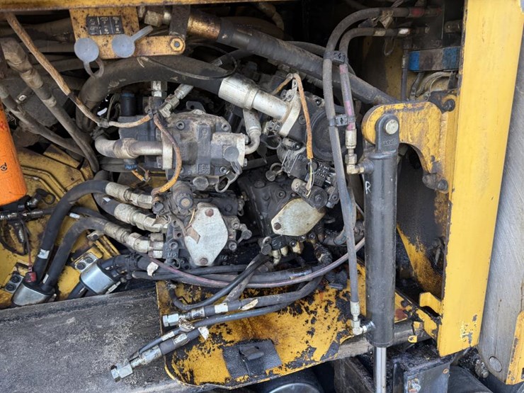 caterpillar-ap-1055f-image-37