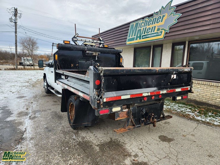 2013-chevrolet-silverado-3500hd-image-2