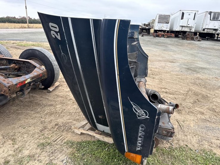 #3155-•-volvo-sleeper-cab-parts-semi-image-38