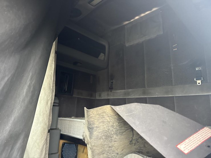 #3154-•-volvo-s60-parts-sleeper-truck-image-10