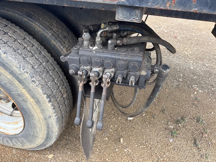 1993-white-270-image-6