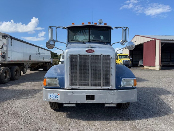 peterbilt-semi-tractor-image-2