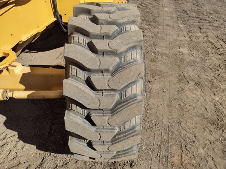 2009-deere-210lj-image-20