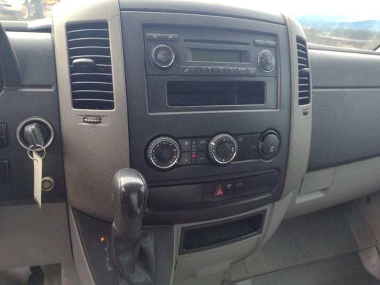 11-freightliner-truck^title^-(qea-4046)-image-9