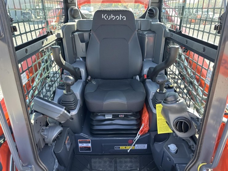 #5120-•-2025-kubota-svl-97-3-tracked-skid-steer-image-29