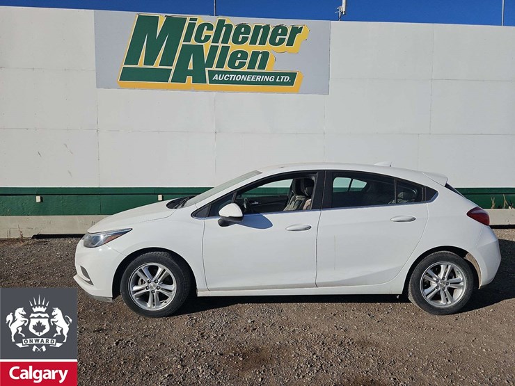 2017-chevrolet-cruze-lt-4dr-hatchback-image-1