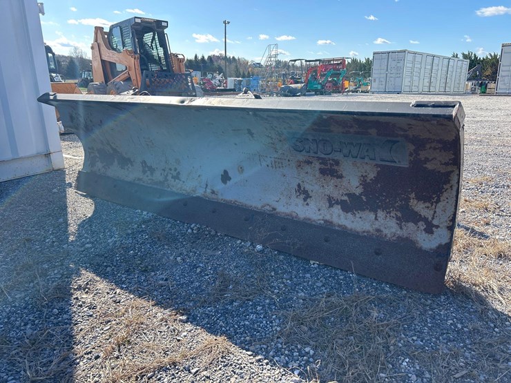 sno-way-hydraulic-snowplow-attachment-image-1
