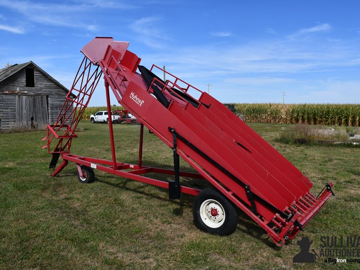 kuhns-1534-hay-accumulator-image-7