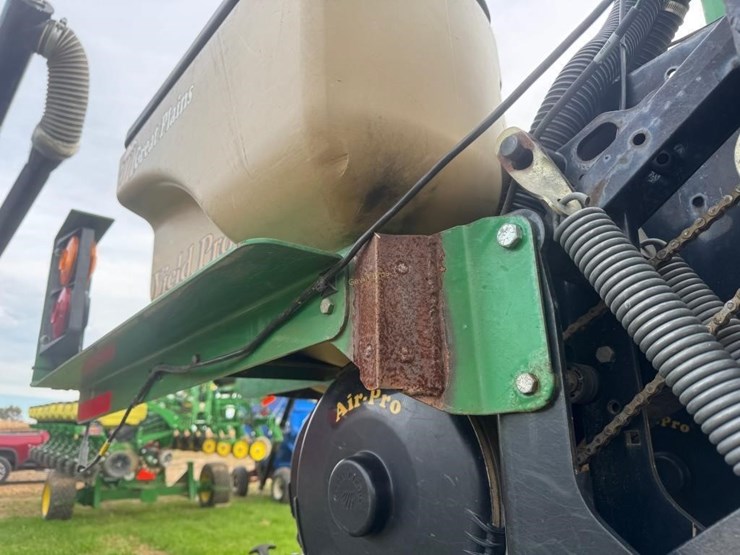 great-plains-yp825r-twin-row-planter-image-18