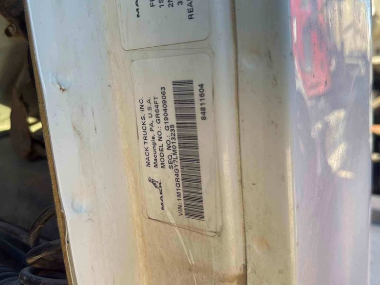 2020-mack-granite-image-1