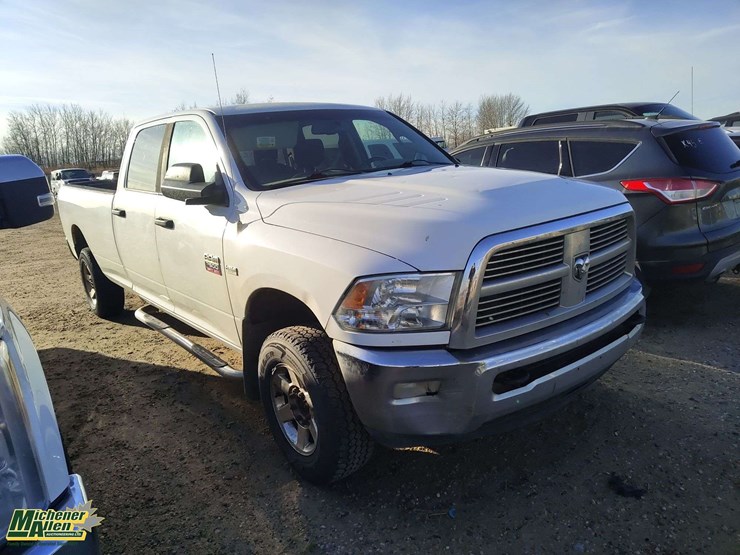 2011-dodge-2500-image-2
