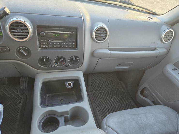 2004-ford-expedition-image-12