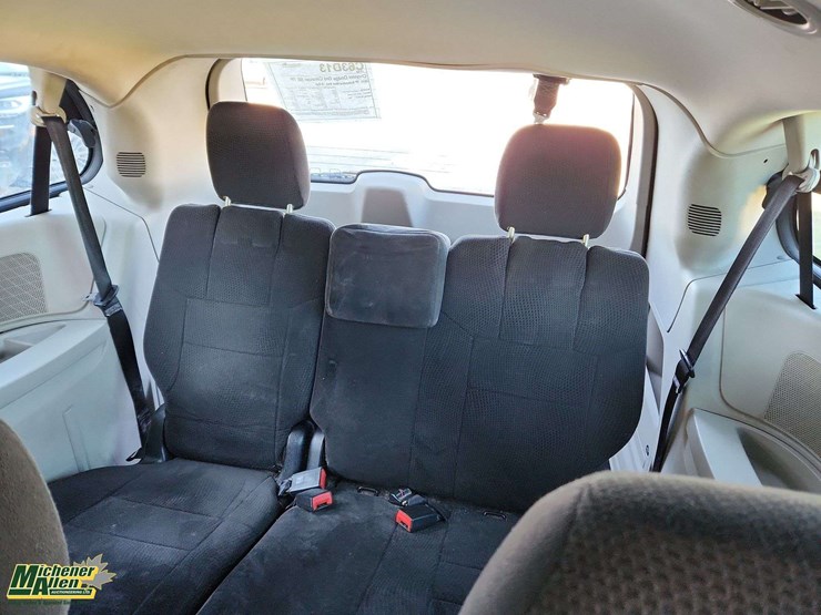 2013-dodge-grand-caravan-image-13