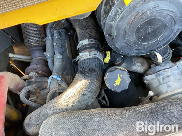 2015-new-holland-l225-image-17