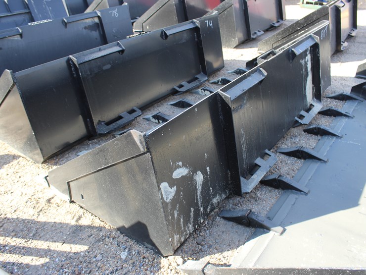 #30215-•-80in-low-profile-bucket-with-teeth-image-2