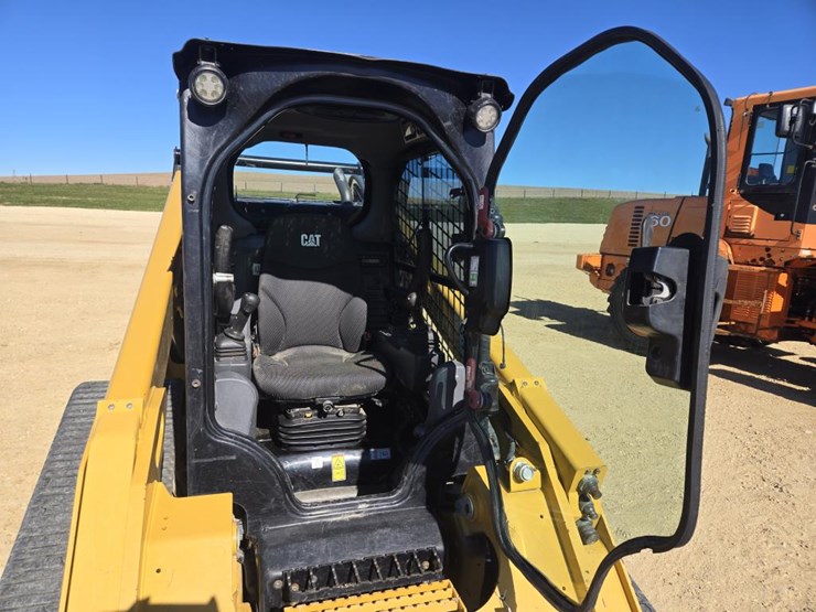 2022-caterpillar-299d-image-19