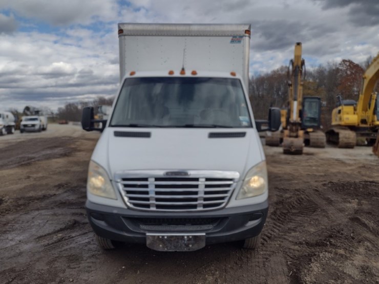 11-freightliner-truck^title^-(qea-4046)-image-2