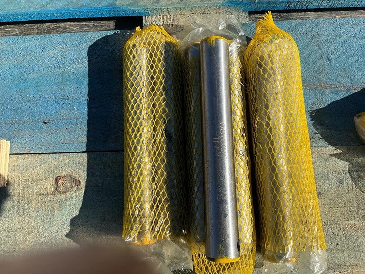 #5069-•-unused-2025-landhero-30-mm-x-200-mm-universal-bucket-pin-image-1